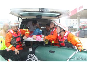 與臺風競速，與洪水賽跑——福建消防迎擊臺風“鲇魚”
